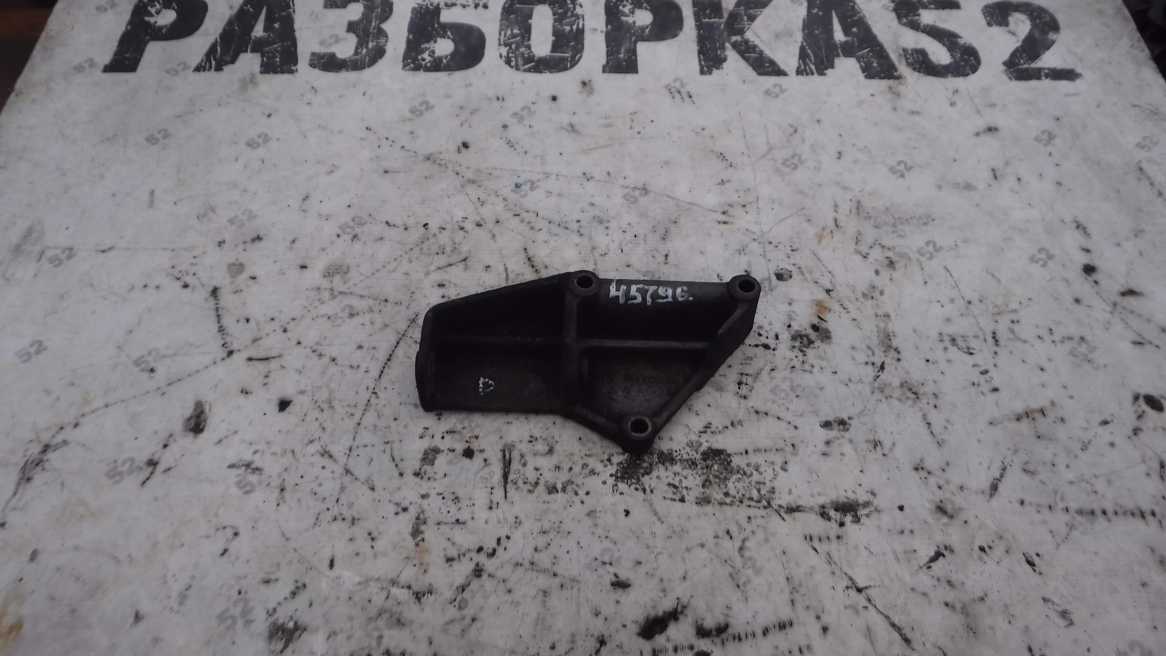 Кронштейн генератора 0379913 Daf 95 ATI 1995